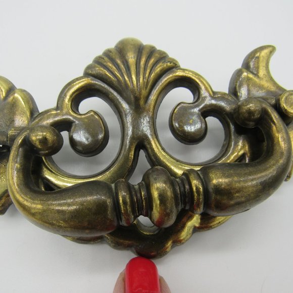 VINTAGE BRASS DRAWER PULLS.  SET OF 6. - Picture 4 of 7